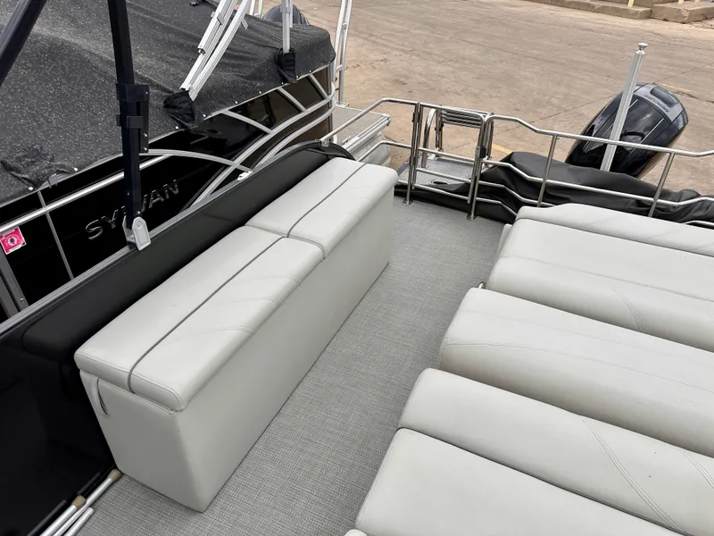 Slide: The Image of Sylvan 8524 MIRAGE DLZ TRITOON 2018 - 23