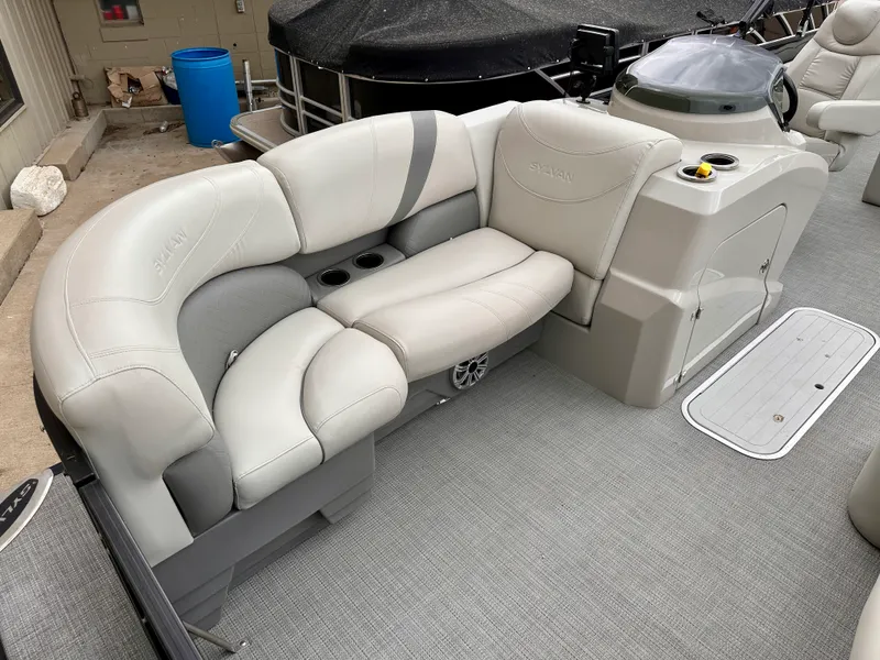 Slide: The Image of Sylvan 8524 MIRAGE DLZ TRITOON 2018 - 6