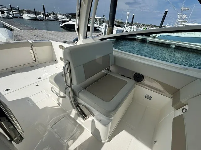 Slide: The Image of Boston Whaler 280 VANTAGE 2022 - 12