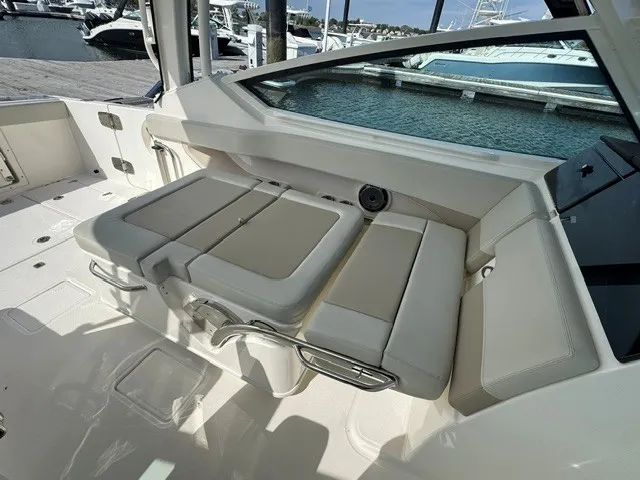 Slide: The Image of Boston Whaler 280 VANTAGE 2022 - 13