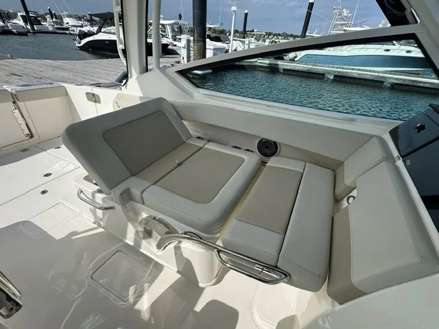 Slide: The Image of Boston Whaler 280 VANTAGE 2022 - 14
