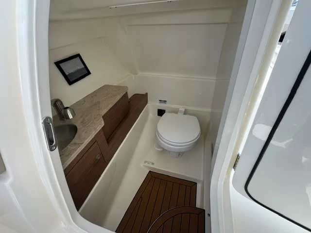 Slide: The Image of Boston Whaler 280 VANTAGE 2022 - 19
