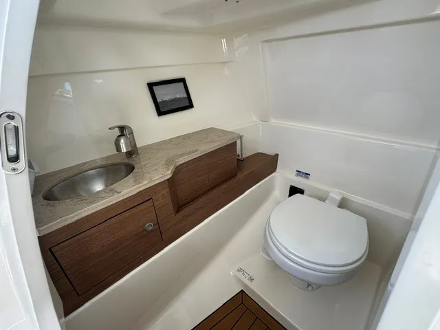 Slide: The Image of Boston Whaler 280 VANTAGE 2022 - 20