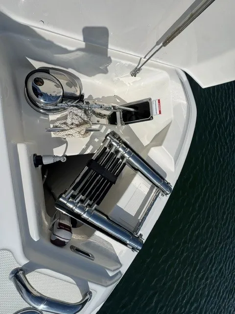 Slide: The Image of Boston Whaler 280 VANTAGE 2022 - 23
