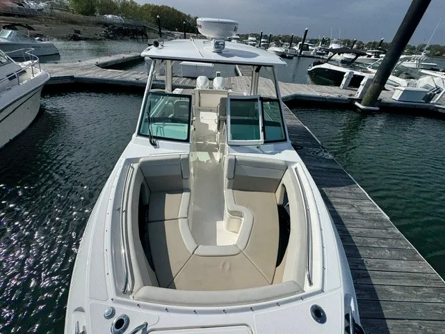 Slide: The Image of Boston Whaler 280 VANTAGE 2022 - 24