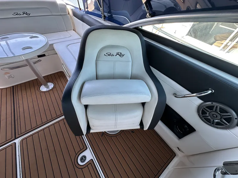 Slide: The Image of Sea Ray 260 SUNDECK 2014 - 15