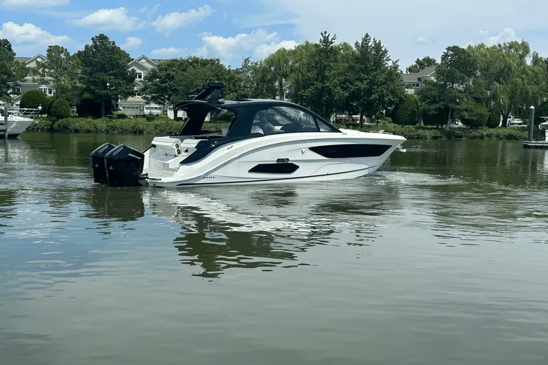 Slide: The Image of Sea Ray Sundancer 370 Outboard 2025 - 2