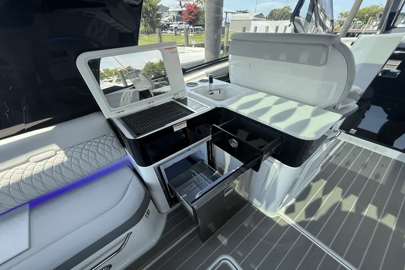 Slide: The Image of Sea Ray Sundancer 370 Outboard 2025 - 20