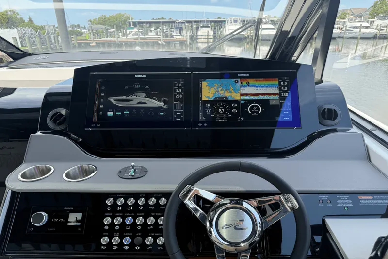 Slide: The Image of Sea Ray Sundancer 370 Outboard 2025 - 25