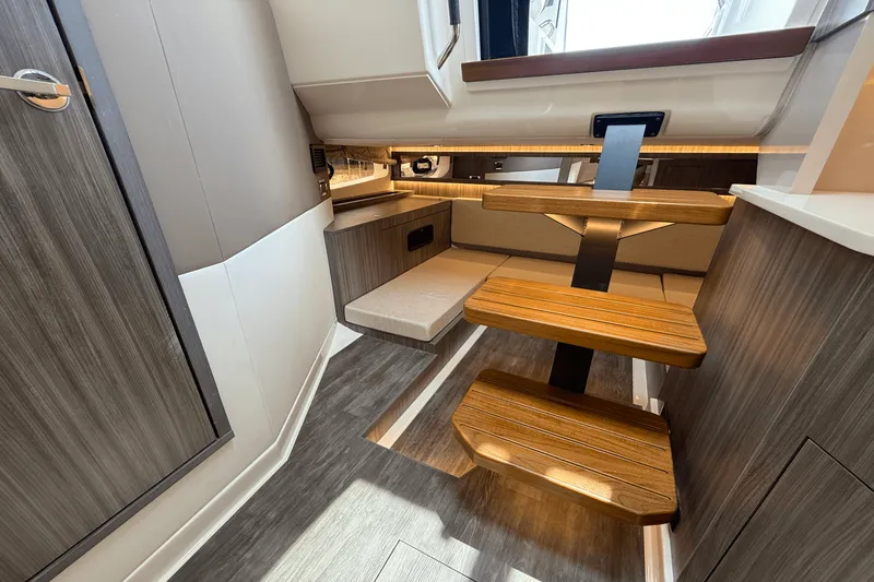 Slide: The Image of Sea Ray Sundancer 370 Outboard 2025 - 29