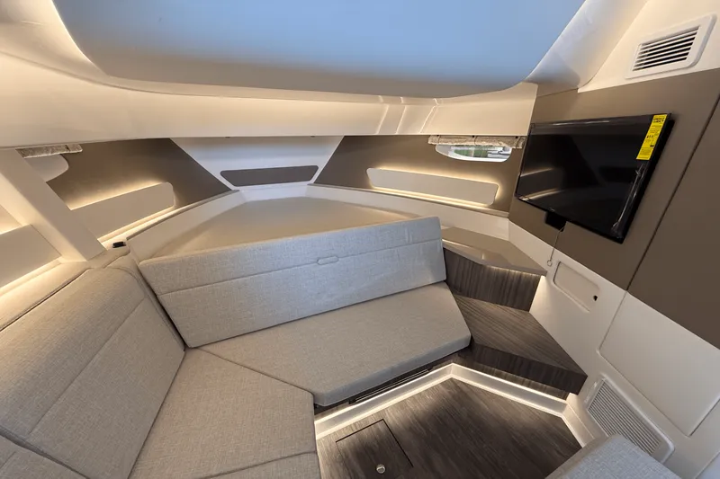 Slide: The Image of Sea Ray Sundancer 370 Outboard 2025 - 33