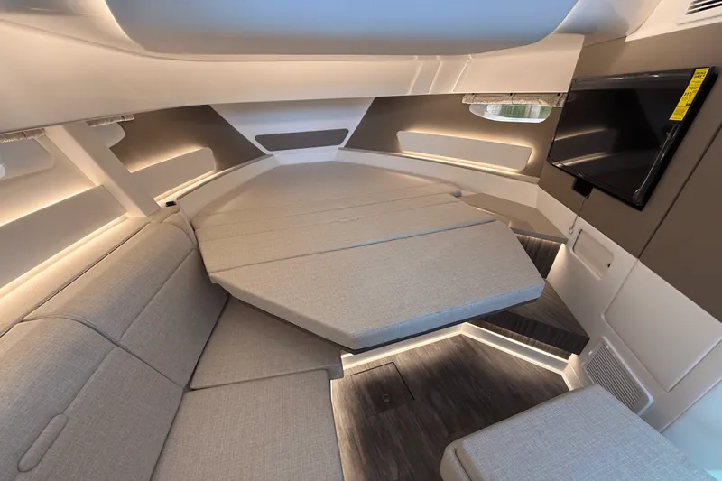 Slide: The Image of Sea Ray Sundancer 370 Outboard 2025 - 34