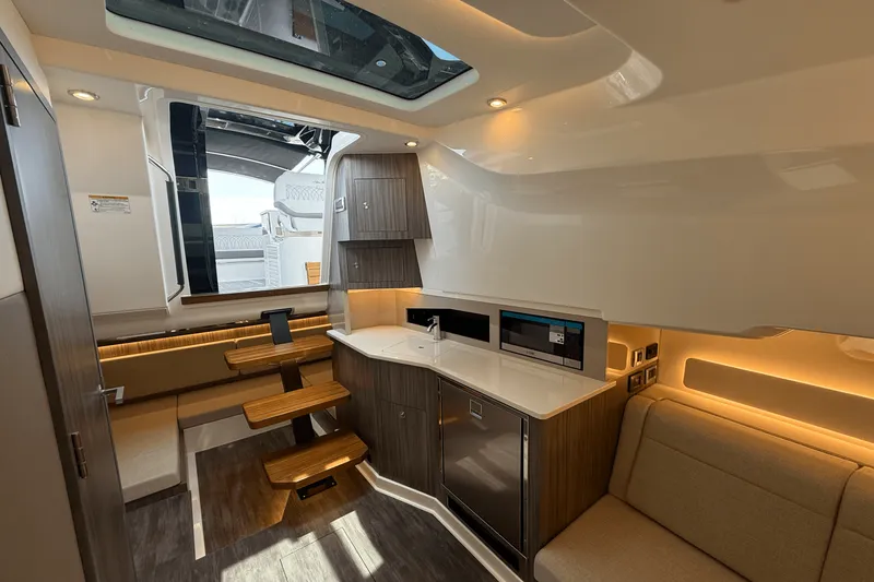 Slide: The Image of Sea Ray Sundancer 370 Outboard 2025 - 35