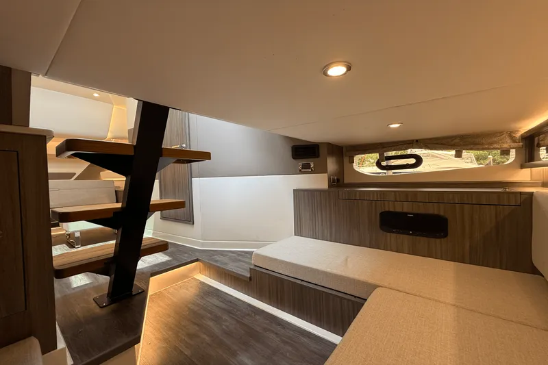 Slide: The Image of Sea Ray Sundancer 370 Outboard 2025 - 36