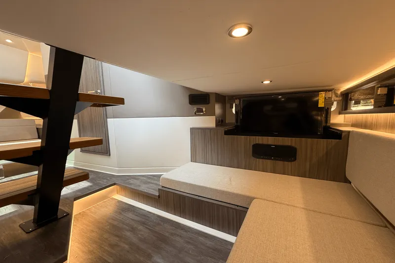 Slide: The Image of Sea Ray Sundancer 370 Outboard 2025 - 37