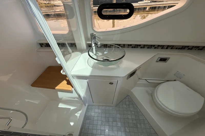 Slide: The Image of Sea Ray Sundancer 370 Outboard 2025 - 40