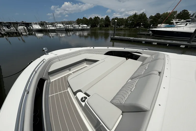 Slide: The Image of Sea Ray Sundancer 370 Outboard 2025 - 43