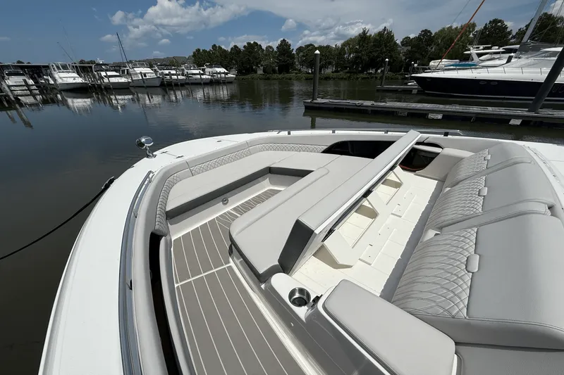 Slide: The Image of Sea Ray Sundancer 370 Outboard 2025 - 44