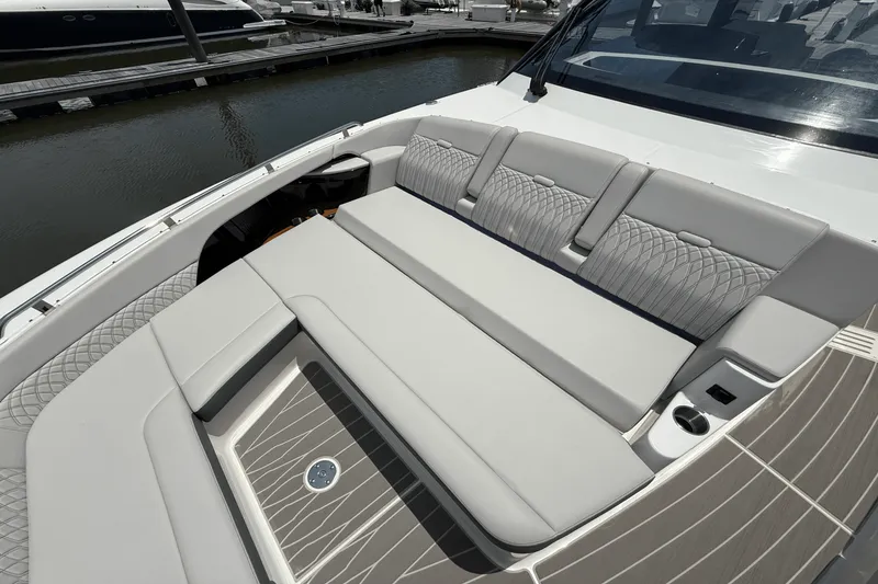 Slide: The Image of Sea Ray Sundancer 370 Outboard 2025 - 45