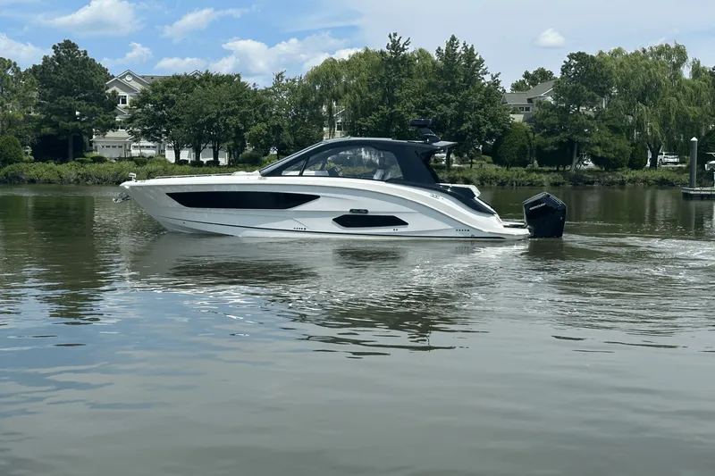 Slide: The Image of Sea Ray Sundancer 370 Outboard 2025 - 5
