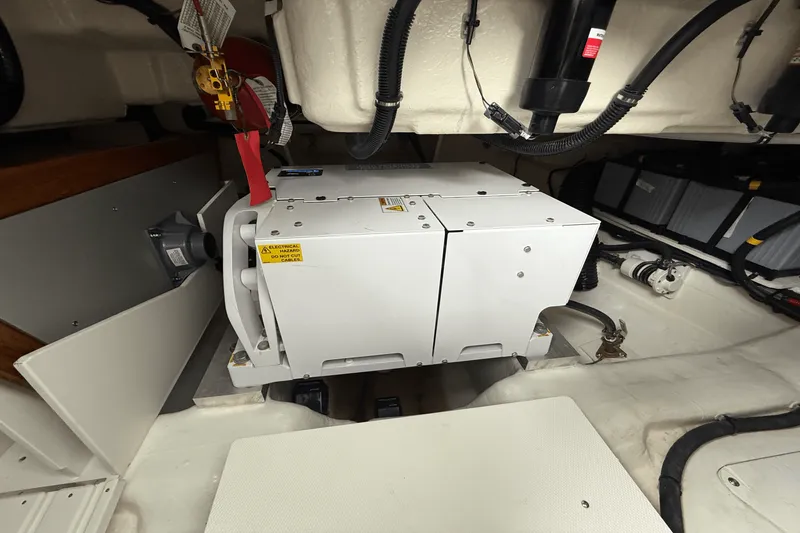 Slide: The Image of Sea Ray Sundancer 370 Outboard 2025 - 50