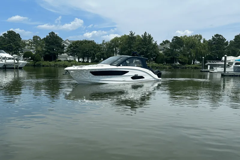 Slide: The Image of Sea Ray Sundancer 370 Outboard 2025 - 6