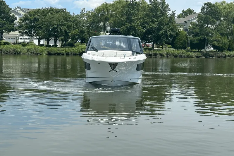 Slide: The Image of Sea Ray Sundancer 370 Outboard 2025 - 7