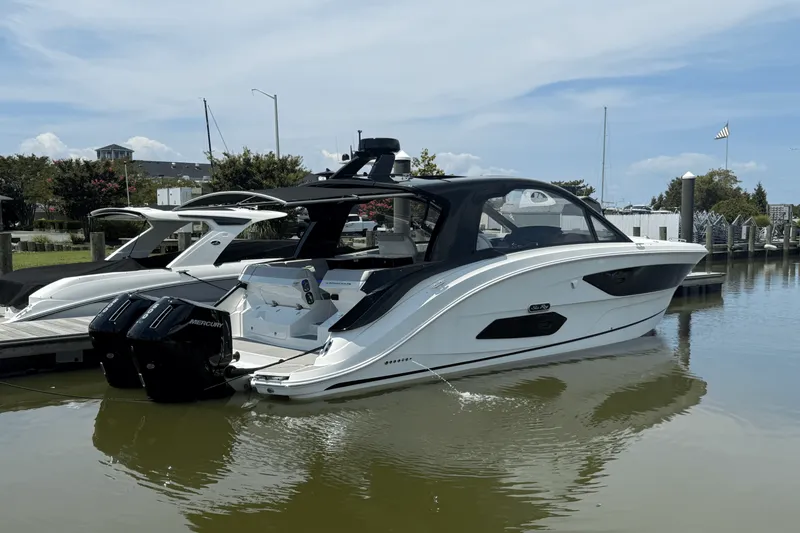 Slide: The Image of Sea Ray Sundancer 370 Outboard 2025 - 8