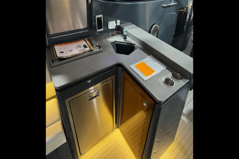 Slide: The Image of Cruisers Yachts 38 GLS 2022 - 7