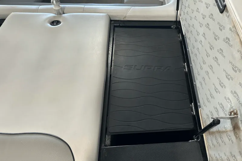 Slide: The Image of Supra 22V 2011 - 15