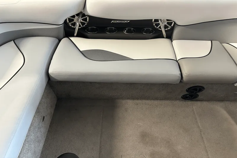 Slide: The Image of Supra 22V 2011 - 30