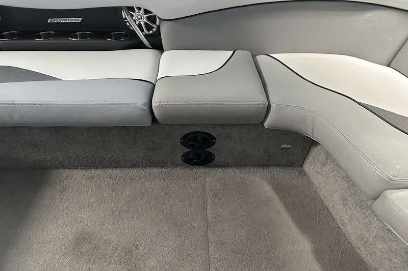 Slide: The Image of Supra 22V 2011 - 33