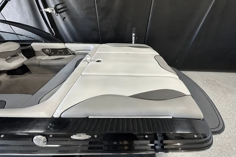 Slide: The Image of Supra 22V 2011 - 6