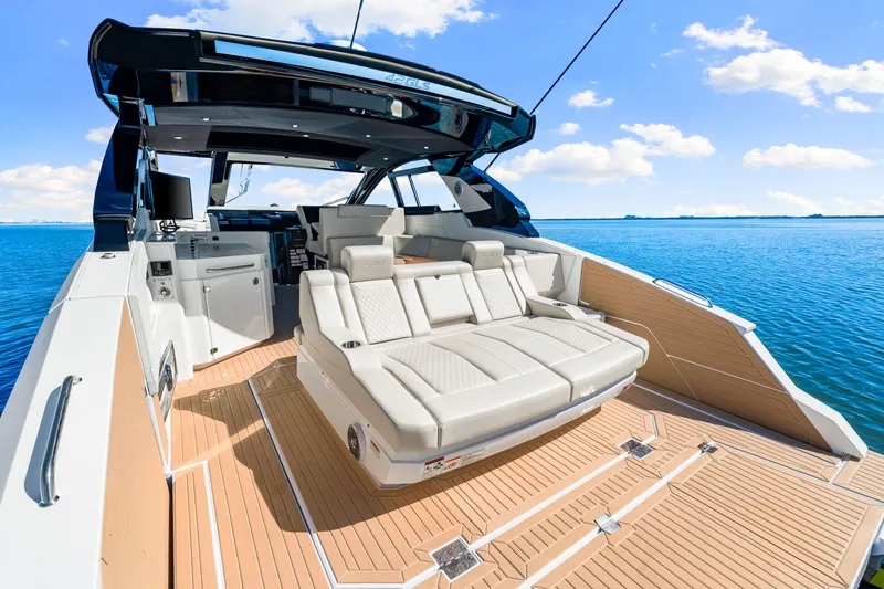 Slide: The Image of Cruisers Yachts 42 GLS Outboard 2026 - 24