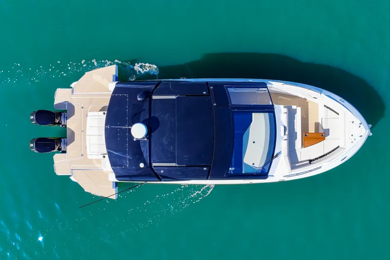 Slide: The Image of Cruisers Yachts 42 GLS Outboard 2026 - 5