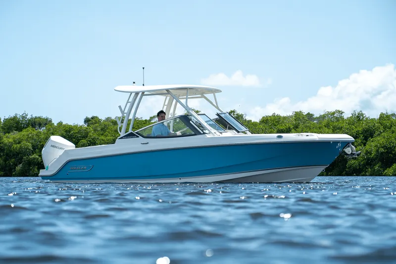Slide: The Image of Boston Whaler 240 Vantage 2025 - 25
