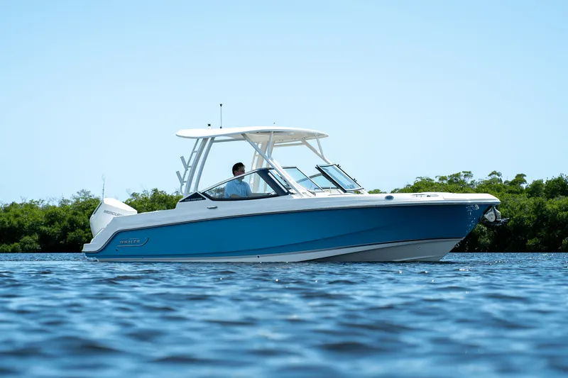 Slide: The Image of Boston Whaler 240 Vantage 2025 - 38