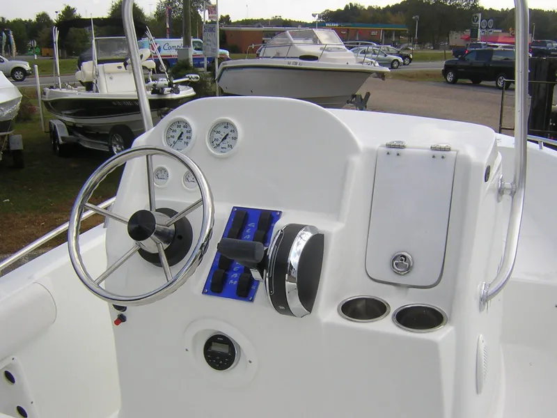Slide: The Image of Steering console of a 2017 Glasstream 192 CC boat. - 10