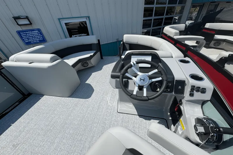 Slide: The Image of Harris Cruiser 190 2025 - 10