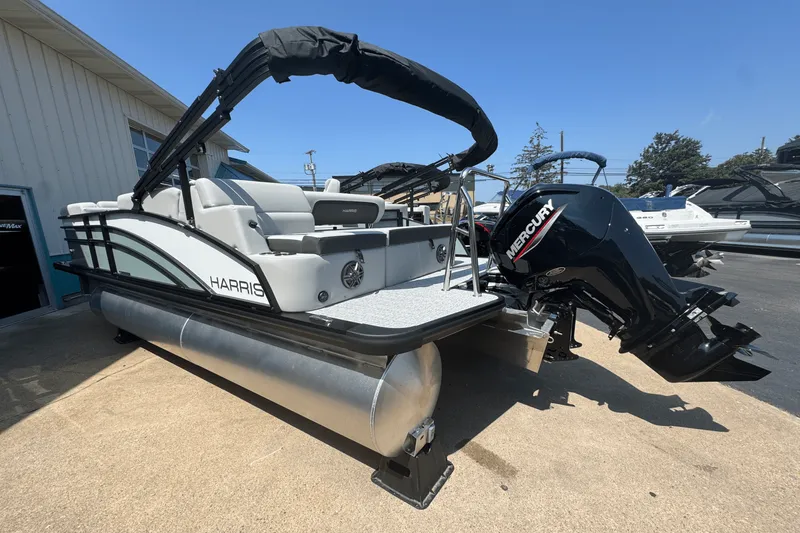 Slide: The Image of Harris Cruiser 190 2025 - 2