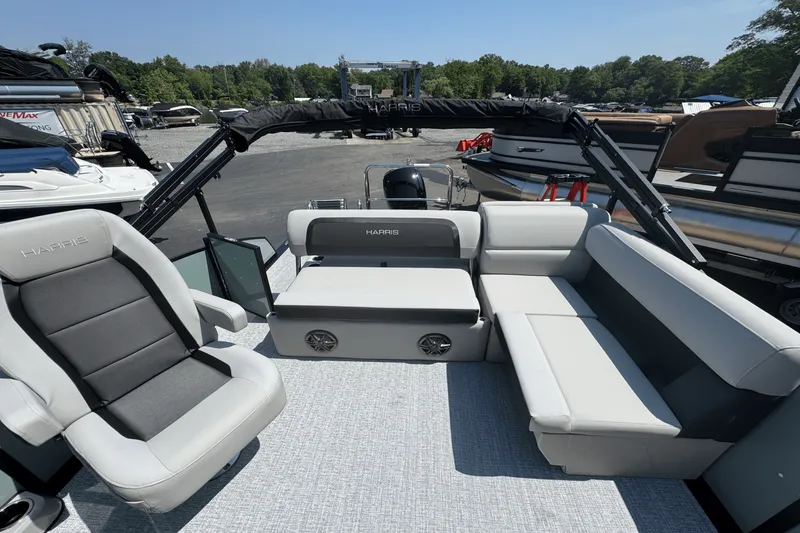 Slide: The Image of Harris Cruiser 190 2025 - 8