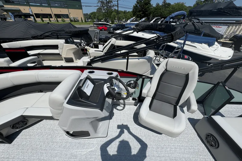 Slide: The Image of Harris Cruiser 190 2025 - 9