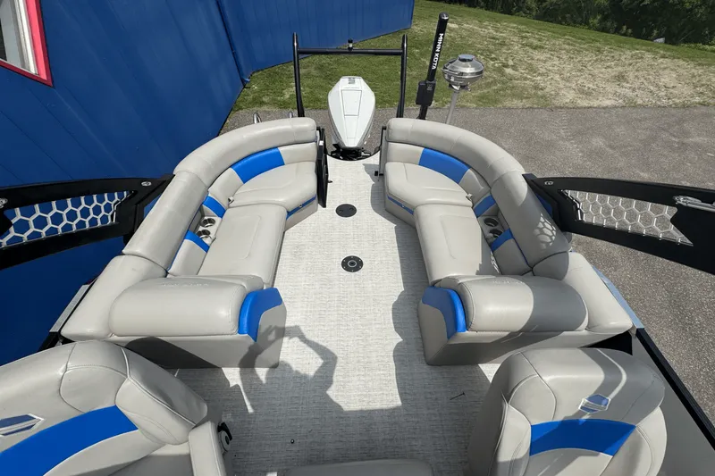 Slide: The Image of South Bay 525RS ARCH 2020 - 10