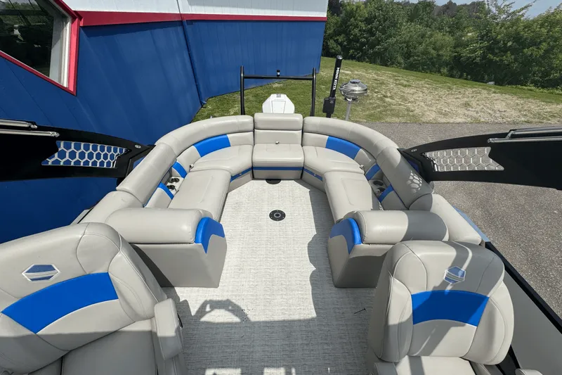 Slide: The Image of South Bay 525RS ARCH 2020 - 11