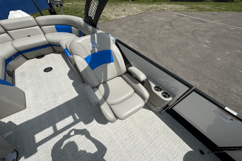 Slide: The Image of South Bay 525RS ARCH 2020 - 19