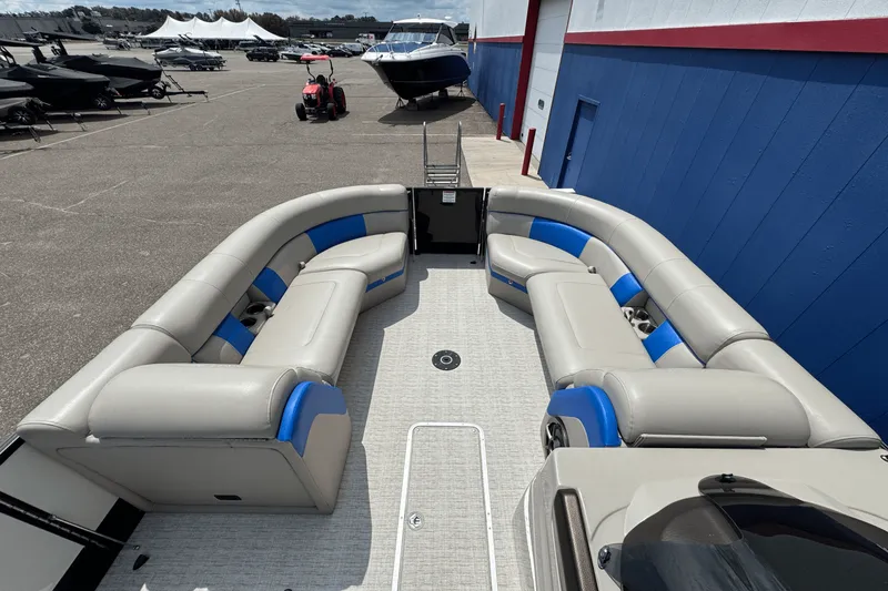 Slide: The Image of South Bay 525RS ARCH 2020 - 28