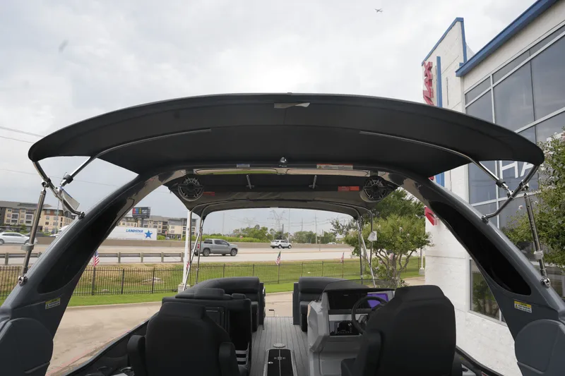 Slide: The Image of Harris Grand Mariner 250 2025 - 14