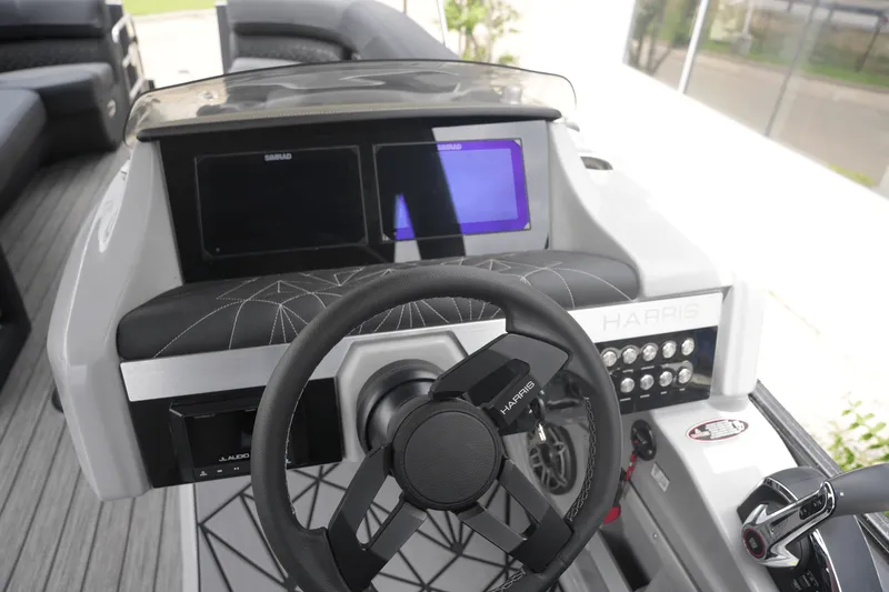 Slide: The Image of Harris Grand Mariner 250 2025 - 21