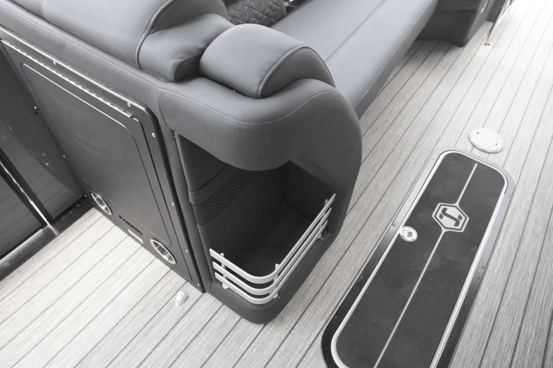 Slide: The Image of Harris Grand Mariner 250 2025 - 24