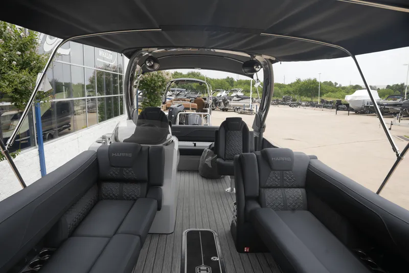 Slide: The Image of Harris Grand Mariner 250 2025 - 30